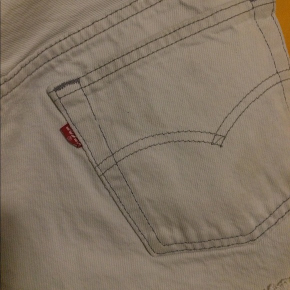 WHITE LEVI CUTOFFS - Picture 3 of 3